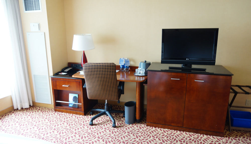 Marriott Fallsview & Hotel Niagara Falls
